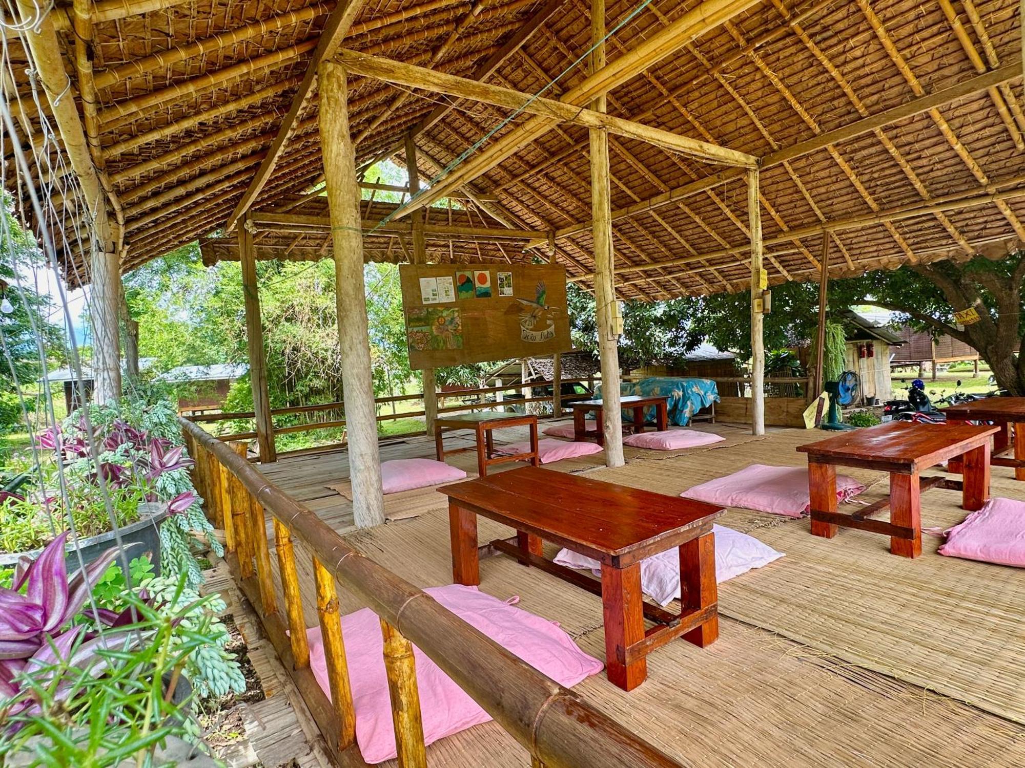 Twin Hut Hotell Pai Exteriör bild